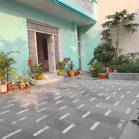 Kanak Home Stay Varanasi Esterno foto