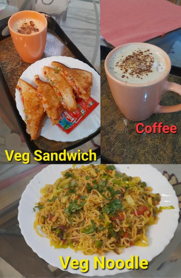 Kanak Home Stay Varanasi Esterno foto
