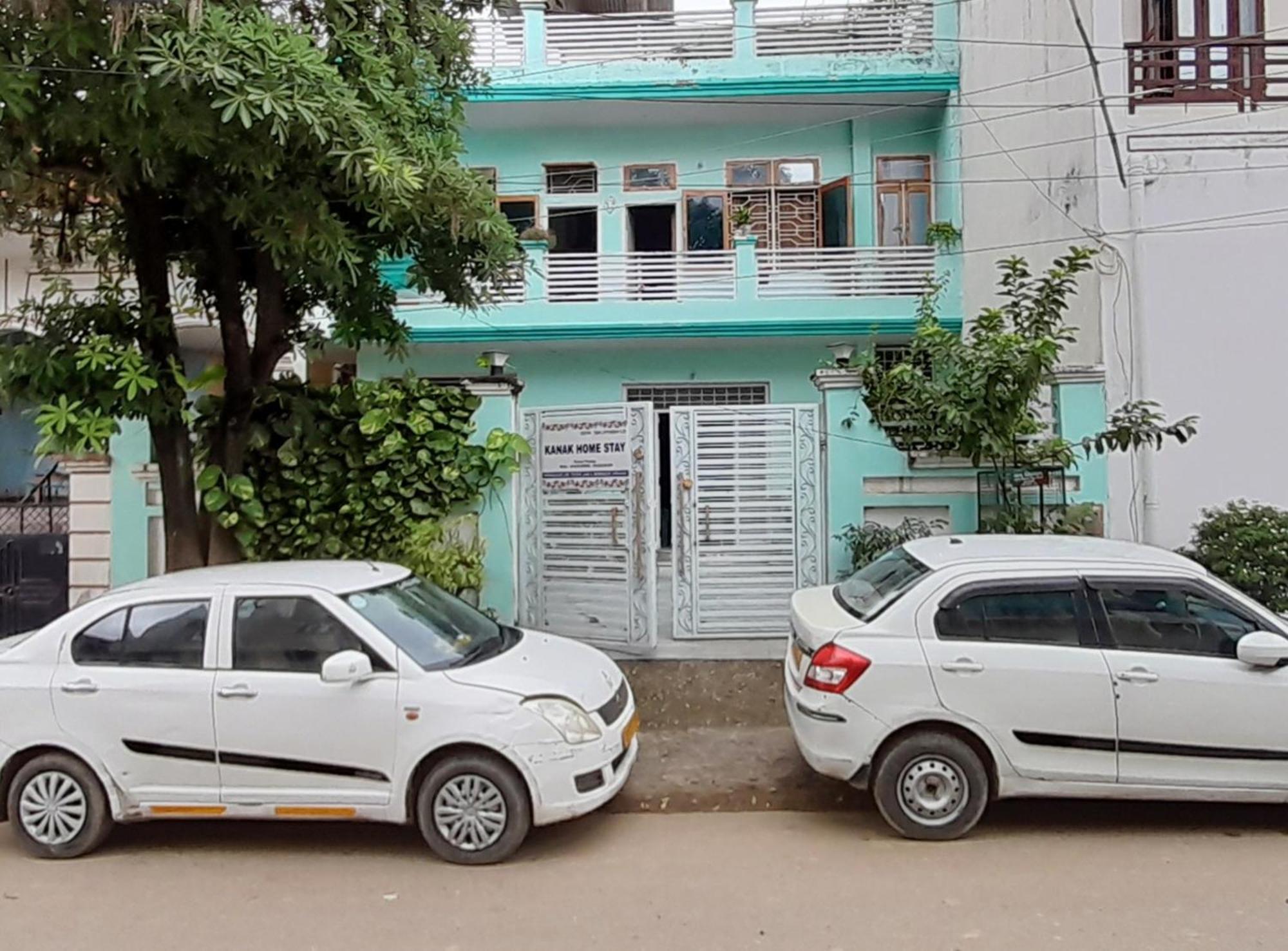 Kanak Home Stay Varanasi Esterno foto